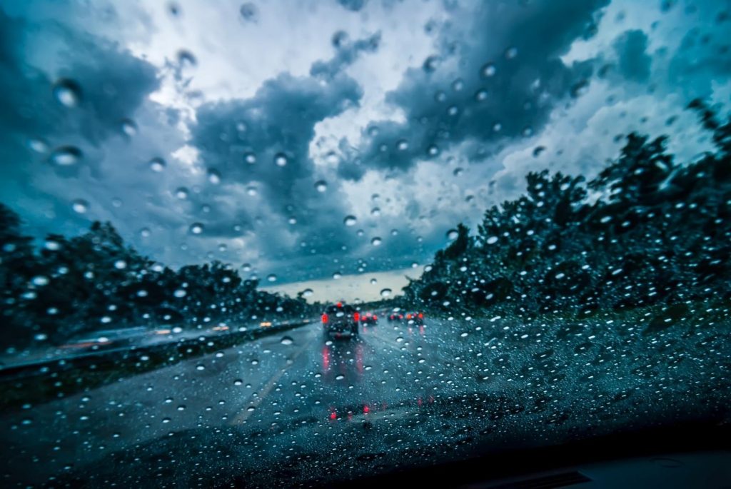 I migliori idrorepellenti per vetri auto per vedere bene quando piove