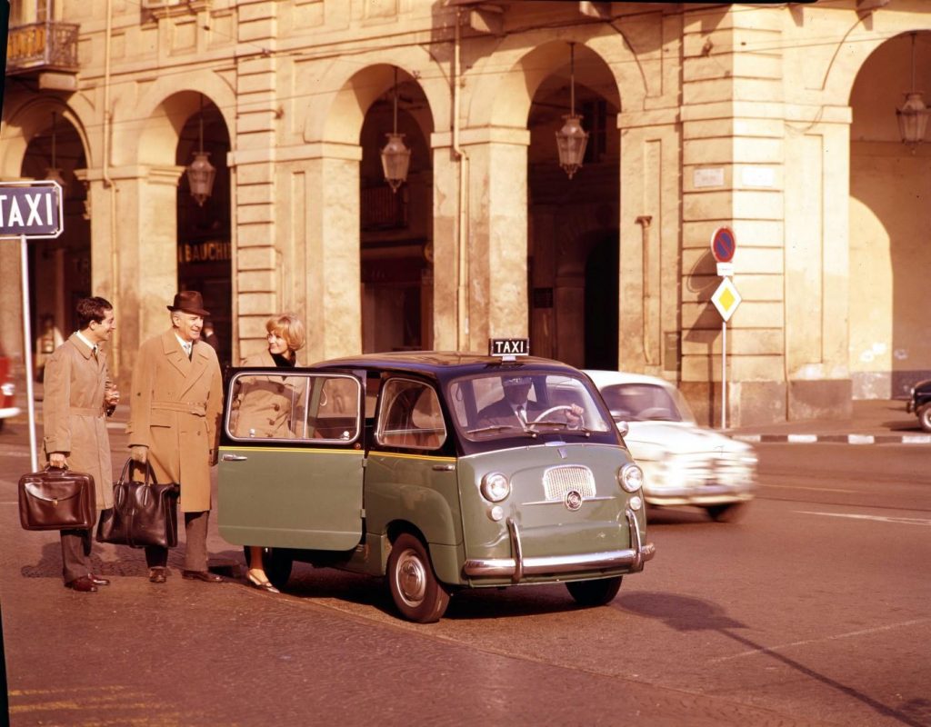 Fiat 600 Multipla: l’icona dello stile italiano protagonista a Londra