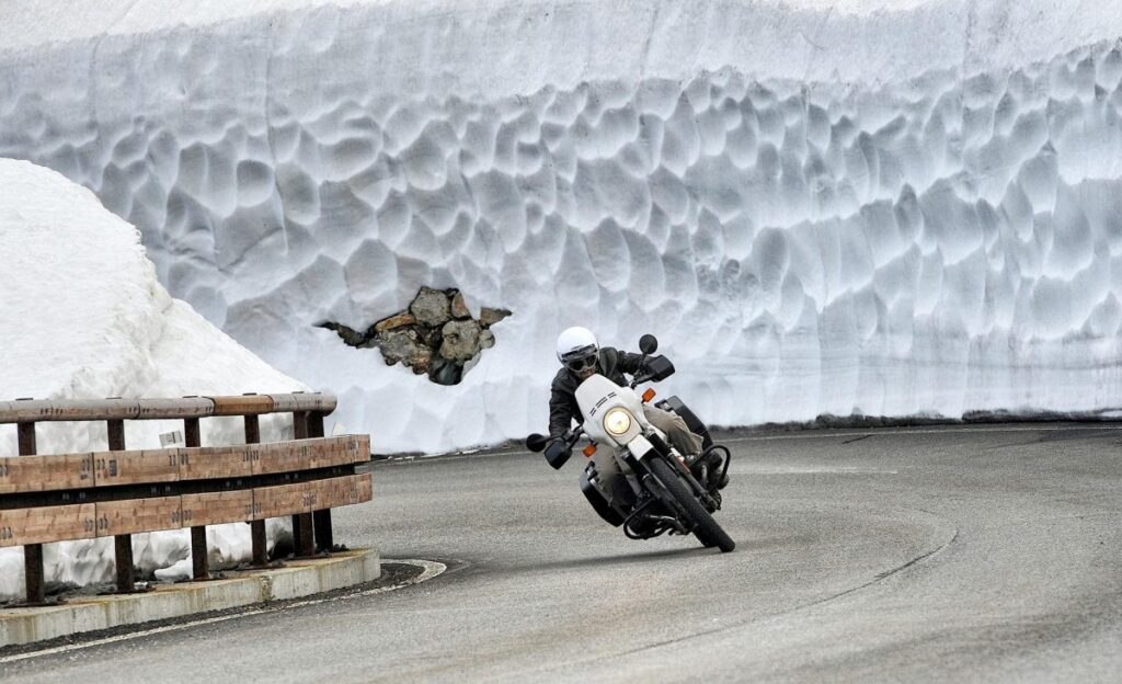 Gomme invernali moto e scooter: quando montarle, la normativa