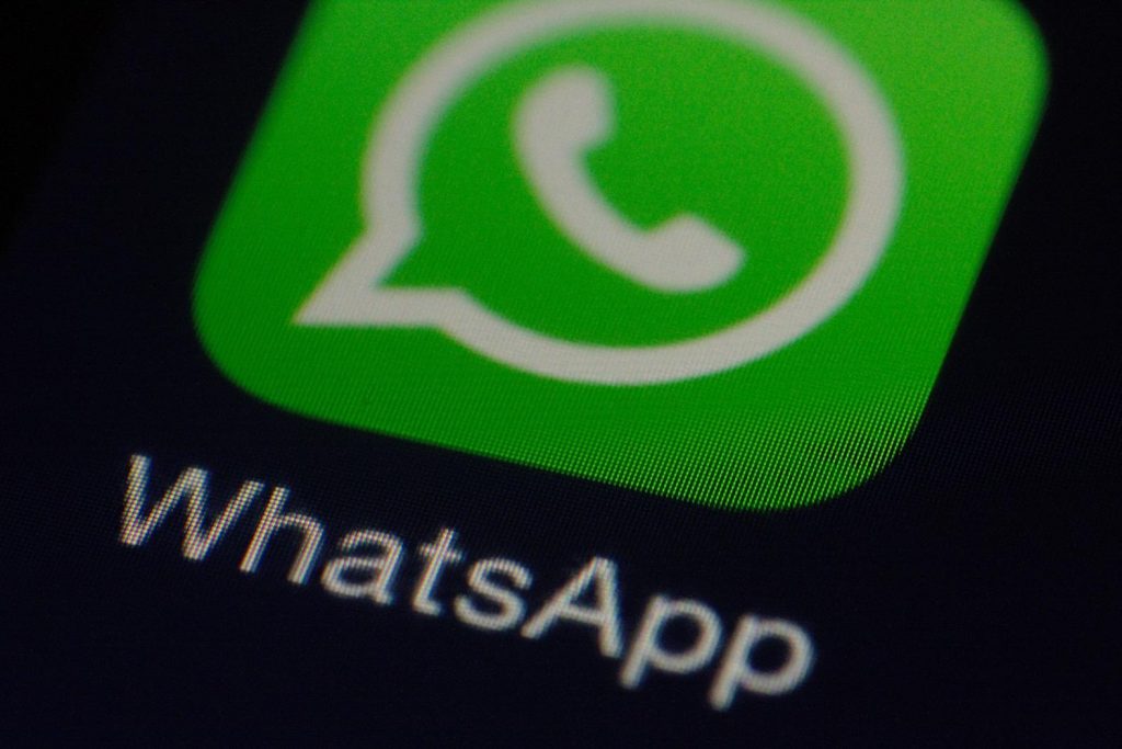 Gruppo Whatsapp che segnalava autovelox: 62 rinvii a giudizio