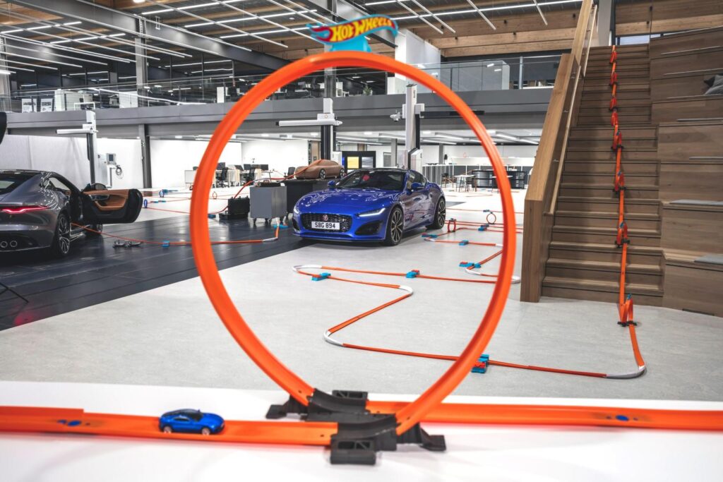 Nuova Jaguar F-Type 2020: svelata la sportiva britannica insieme ad Hot Wheels