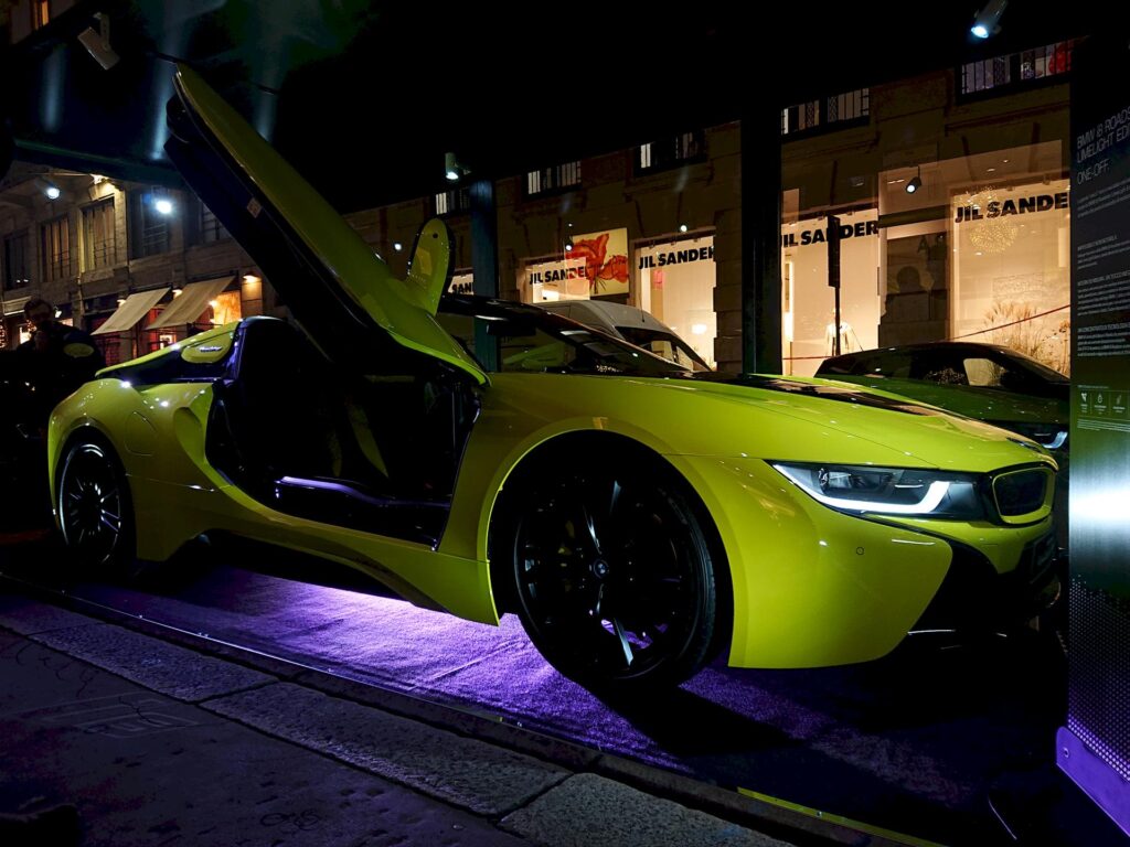 BMW i8 LimeLight Edition, con interni in Alcantara