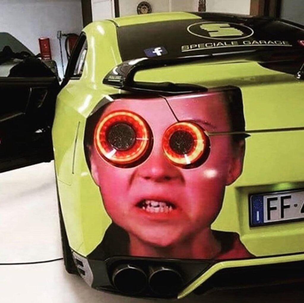 Il wrapping della Nissan GT-R con Greta Thunberg