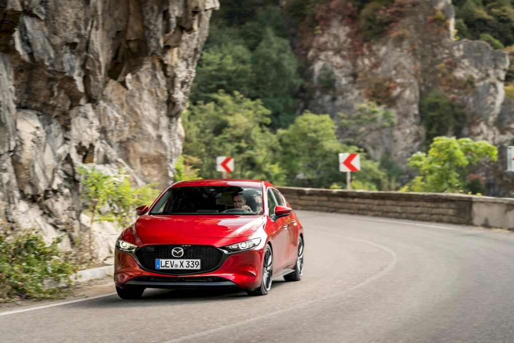 Mazda3 Skyactive-X con il motore benzina che funziona diesel [Test Drive]