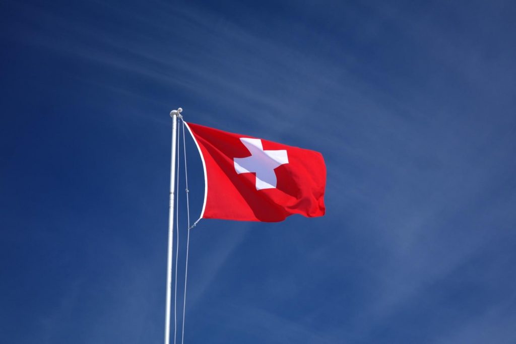La Svizzera teme il black out e ferma le auto elettriche?