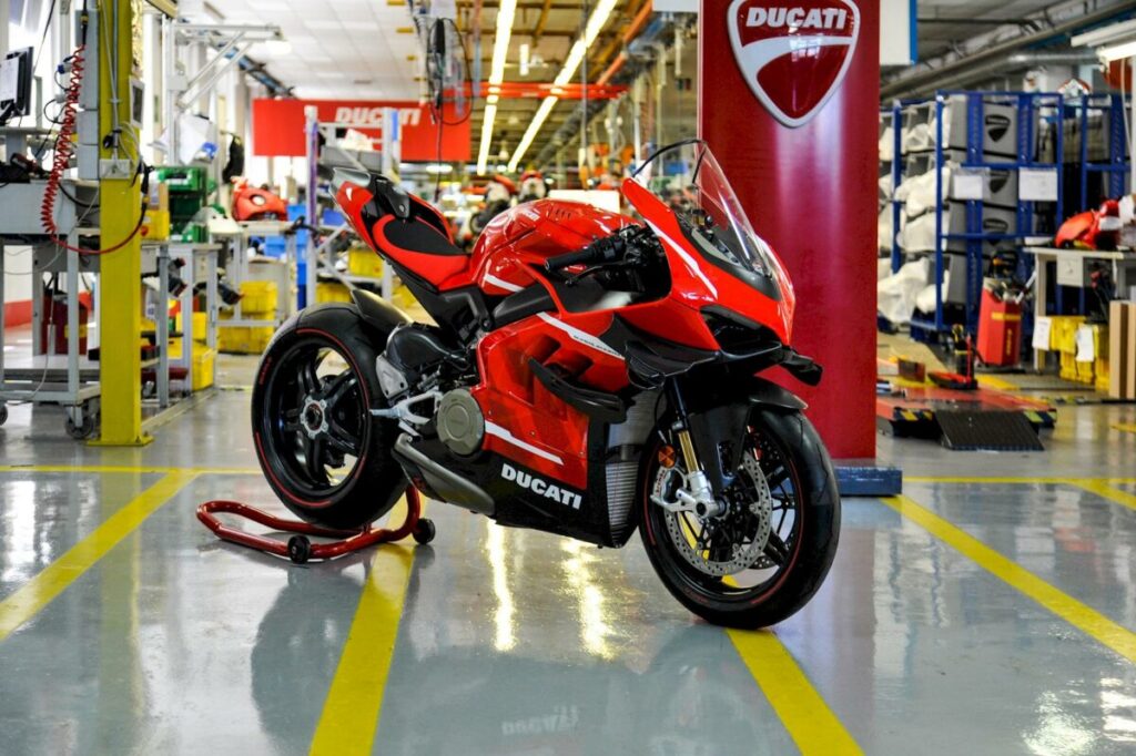 Ducati Panigale V4 Superleggera 2020 in serie limitata: dati, prezzo, foto e disponibilità