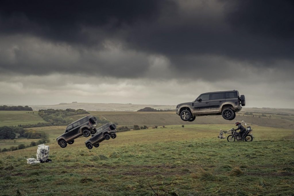 Land Rover Defender No Time To Die: la nuova 110 in azione nell’ultimo film di James Bond