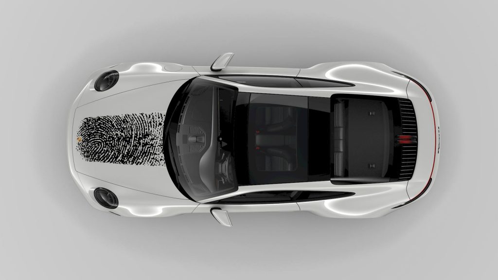 Porsche 911 impronta digitale: la personalizzazione unica del cofano