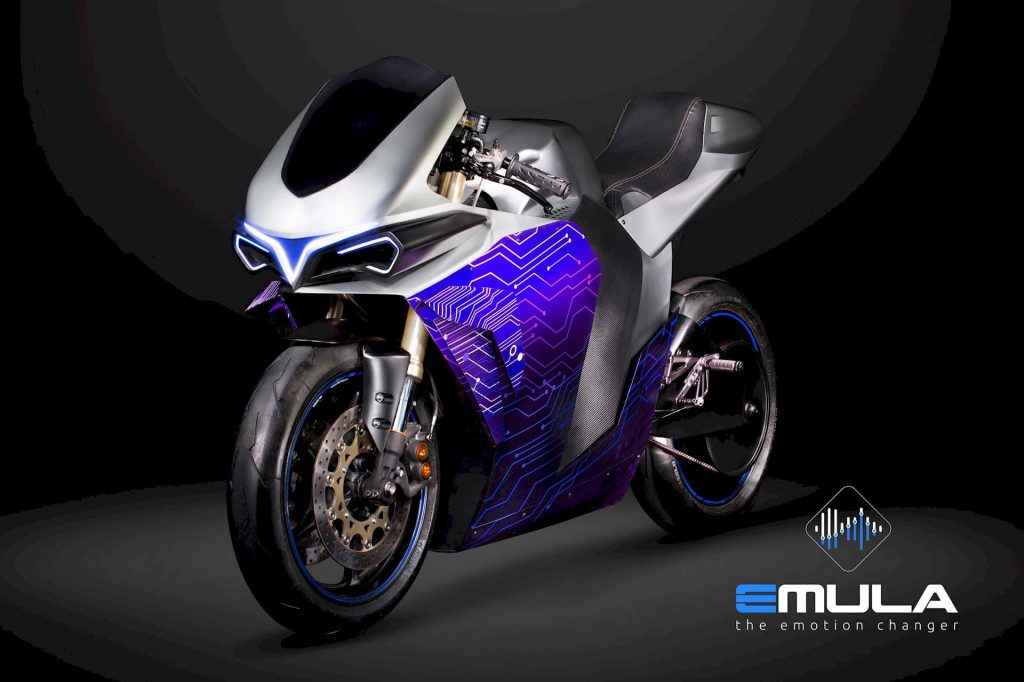 Emula è la moto elettrica con McFly che la trasforma da 125 a 750 cc