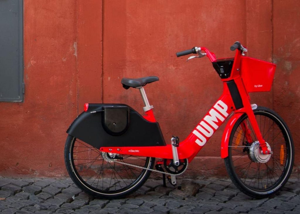 Uber Jump Roma rimane attivo, tariffa un euro con sanificazione bici