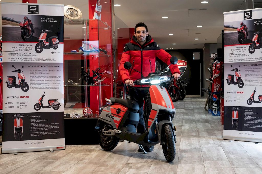 Scooter Elettrico Super Soco CUx Special Edition Ducati disponibile in Italia