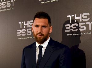 Leo Messi e i 10 palleggi con la carta igienica
