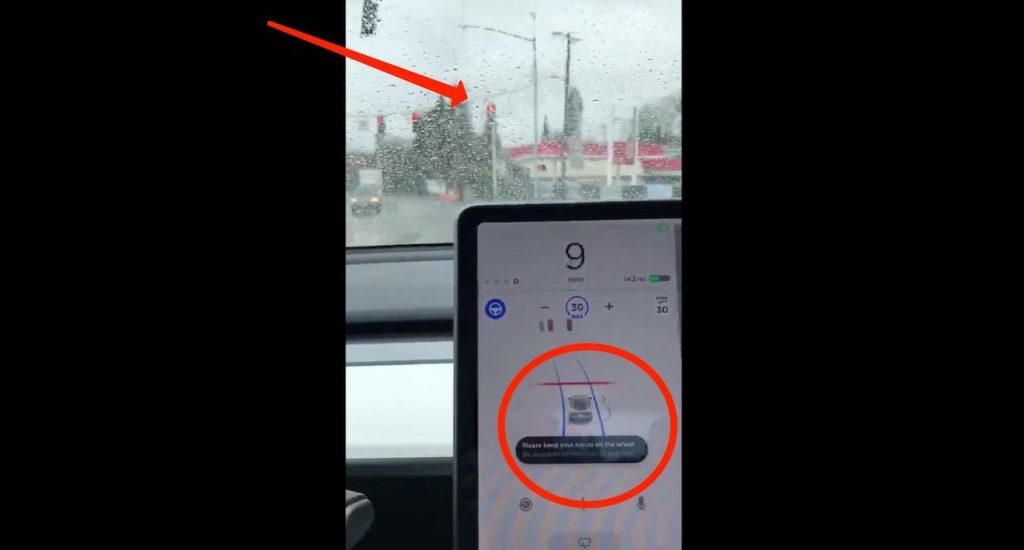 Tesla Autopilot riconosce e si ferma agli stop ed al semaforo rosso [Video]