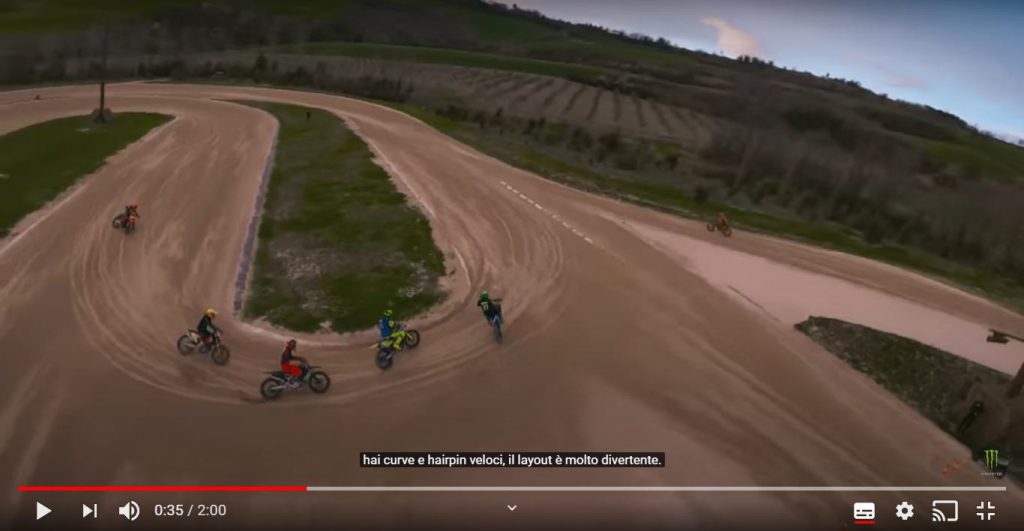 Valentino Rossi, allenamento sullo sterrato del Motor Ranch VR46 [video]