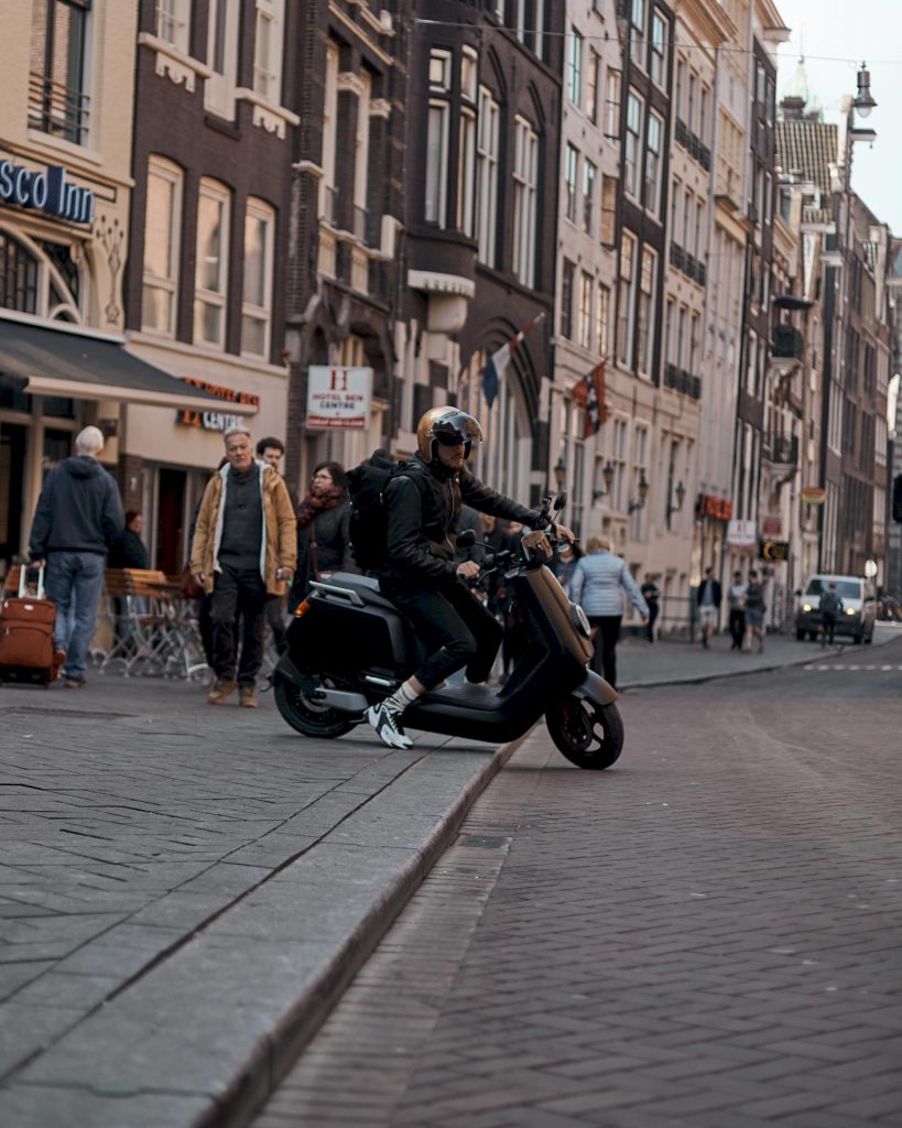 Niu NQi è lo scooter elettrico che sfida il traffico cittadino