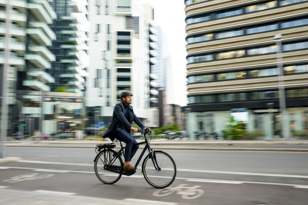 Mobilità urbana sostenibile: in città con le biciclette a pedalata assistita