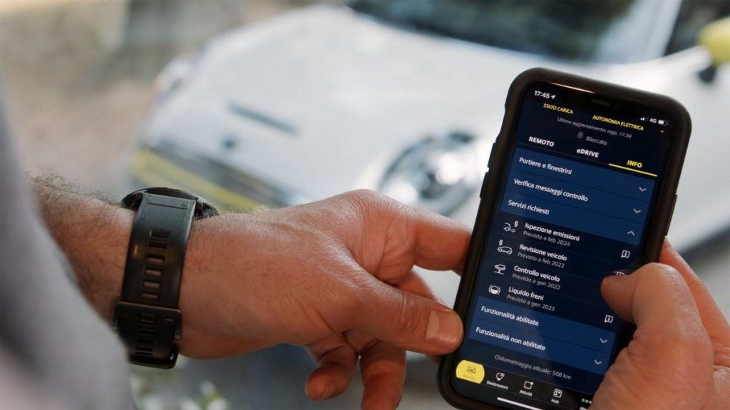 Controllare auto da smartphone: tutte le funzioni di Mini Connected