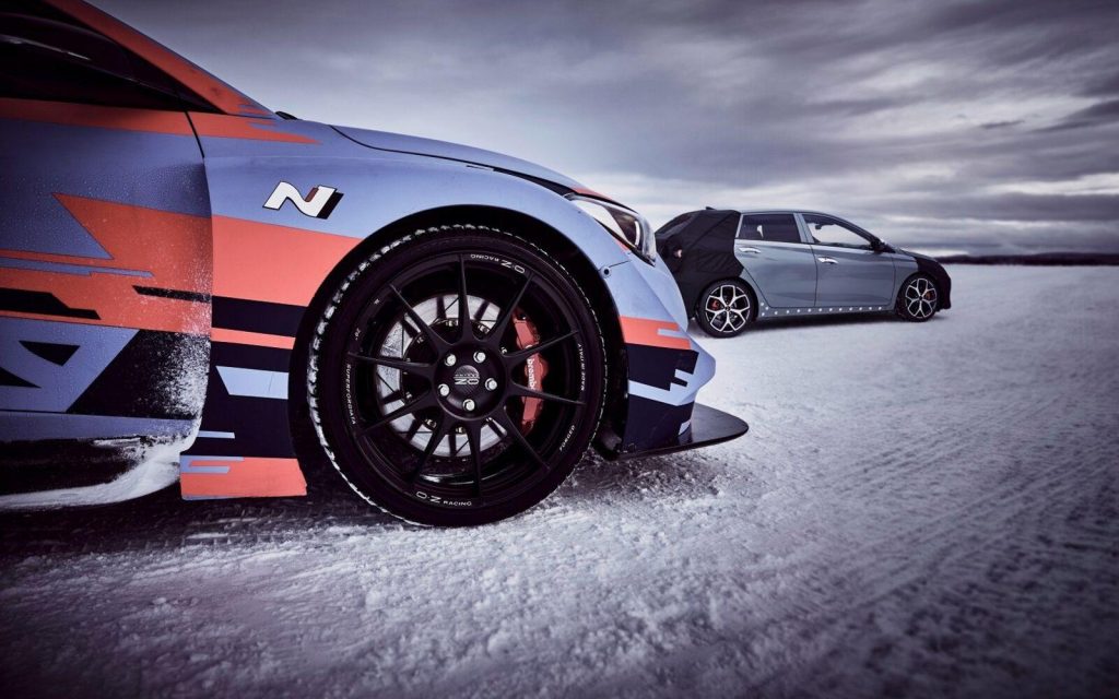 La nuova Hyundai i20 N sul lago ghiacciato in Svezia [Video]
