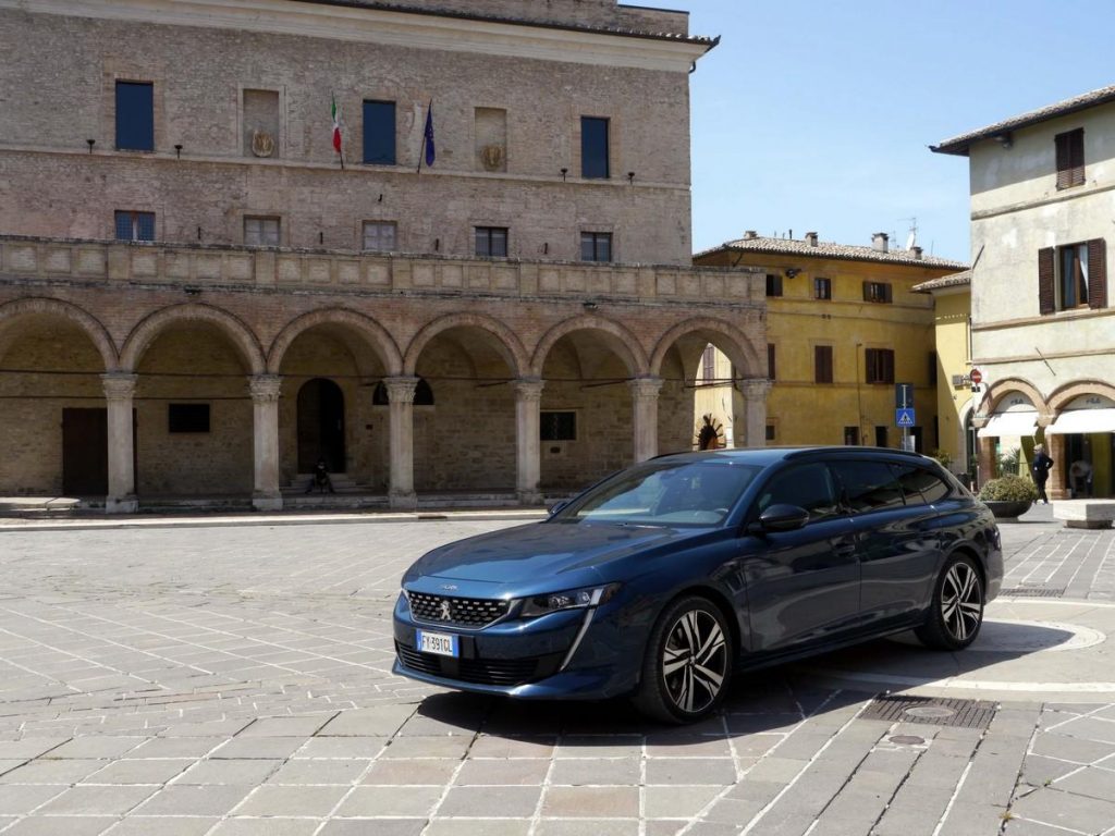 Umbria on the road Sagrantino: la via del vino a bordo di Peugeot 508