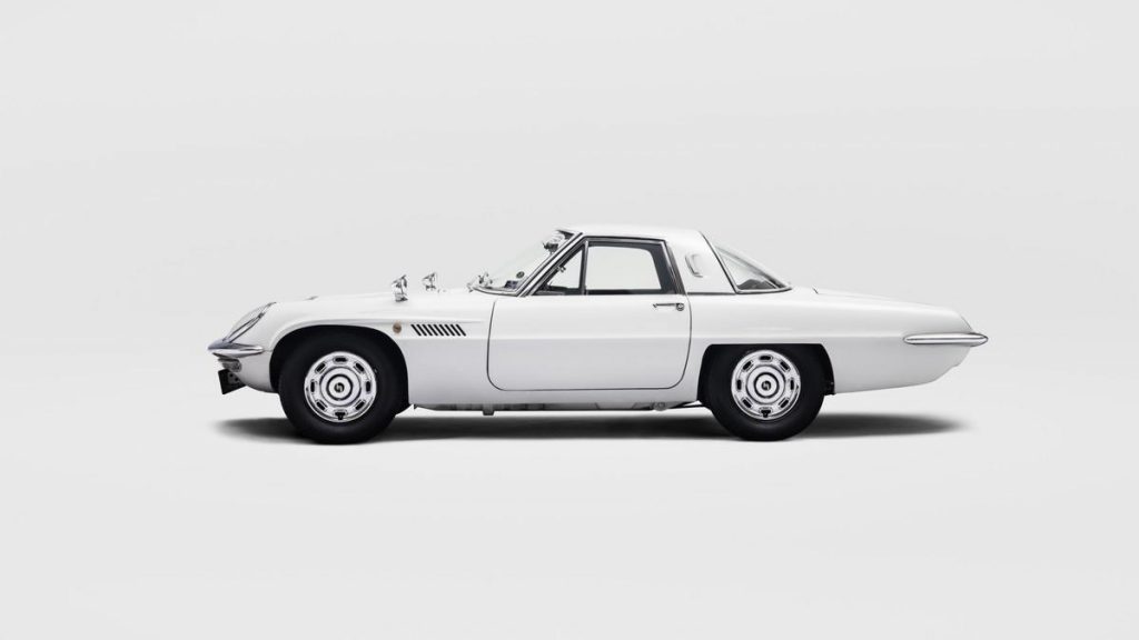 Storia Mazda coupè: 60 anni di design unico e visionario