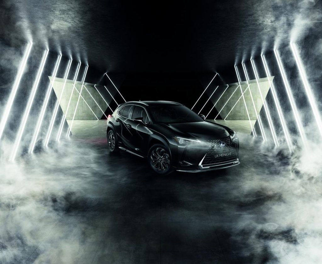 Lexus UX Hybrid Midnight Edition: design distintivo e accattivante