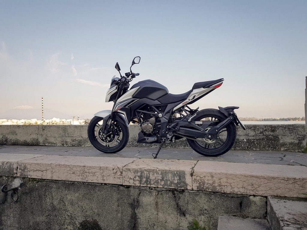 VOGE Brivido 300R e 500R: il marchio premium di Loncin arriva in Italia