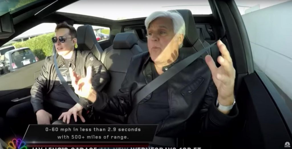 Elon Musk e Jay Leno sul Cybertruck nel tunnel The Boring Company a LA [Video]