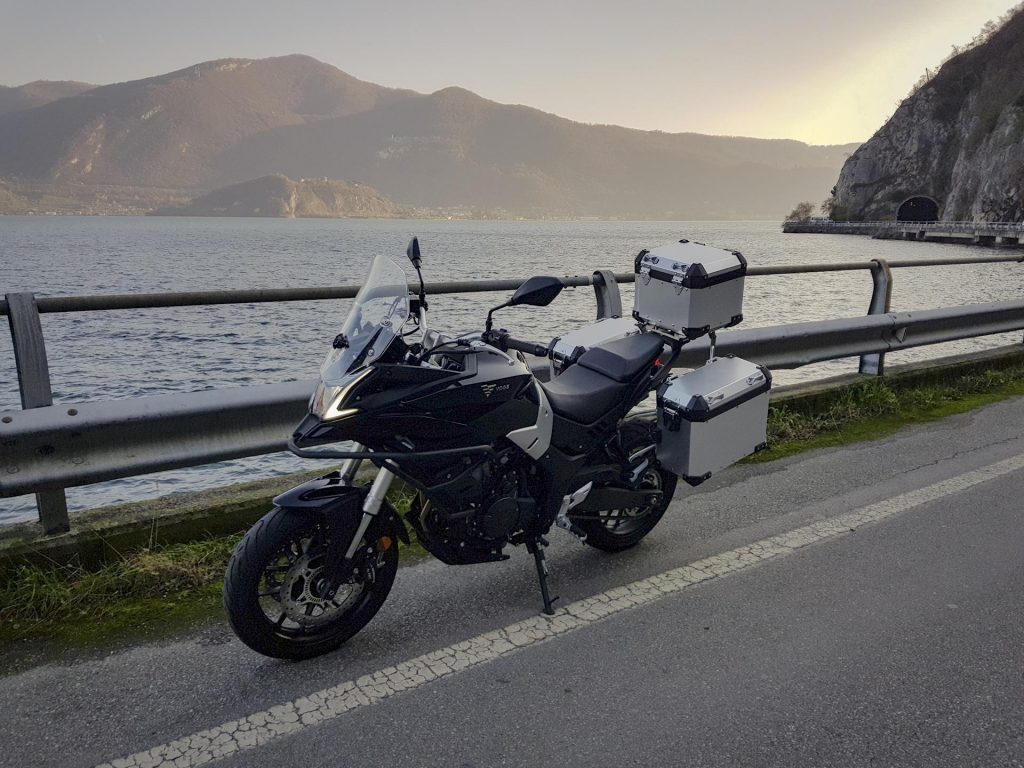 Voge Valico 300DS e 500DS: i prezzi delle moto cinesi nate per viaggiare