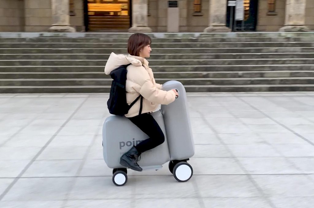 Poimo è scooter elettrico gonfiabile giapponese che sta nello zaino