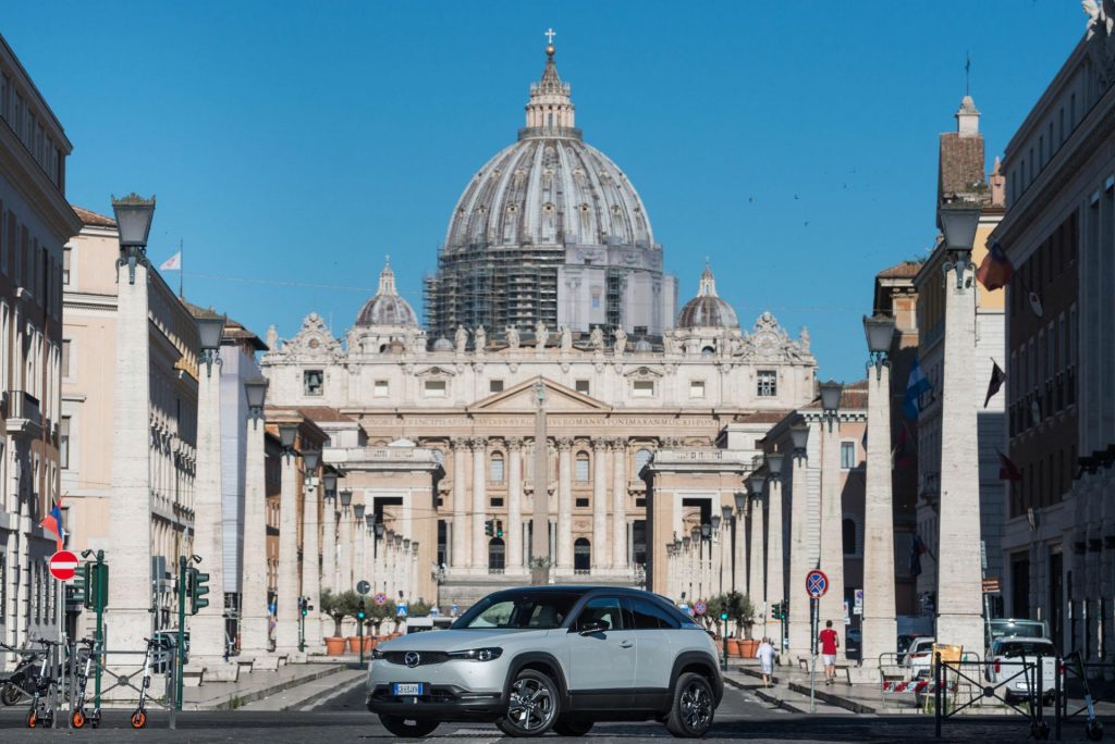 Nuova Mazda MX-30 2020: il piacere di guida elettrico