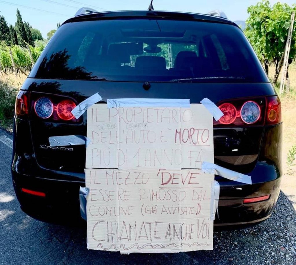 Proprietario deceduto, auto parcheggiata male ferma da mesi in Toscana