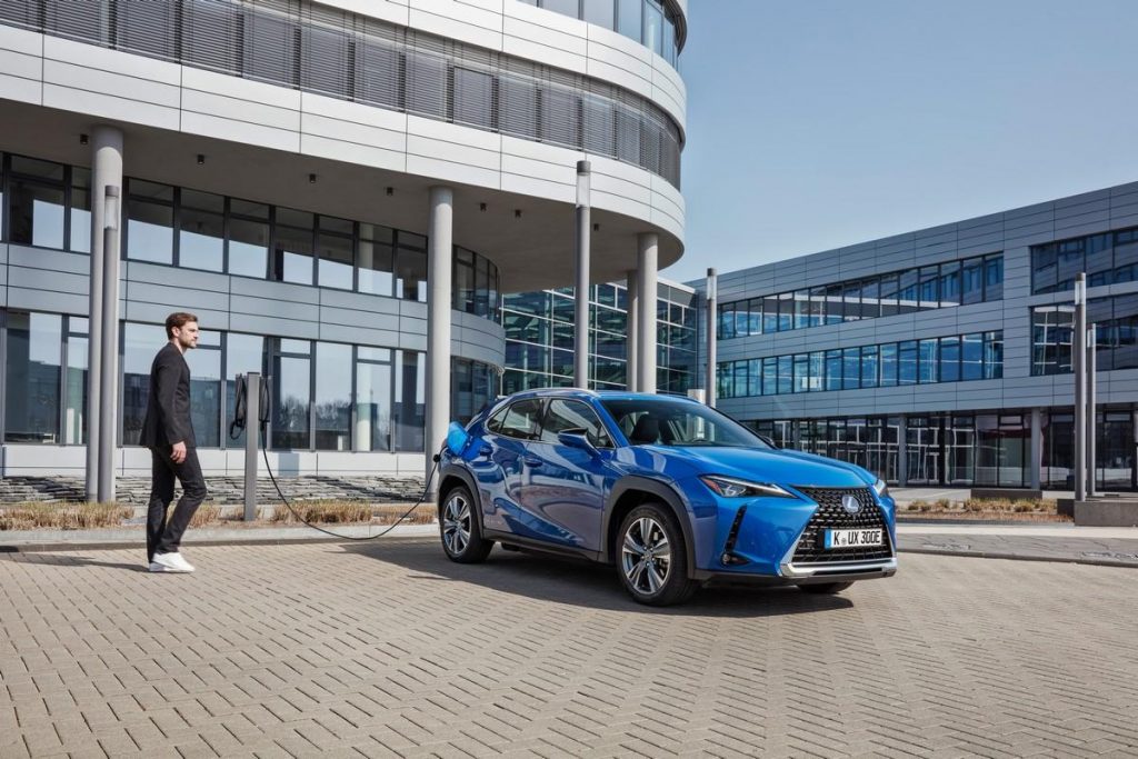 Nuova Lexus UX 300e