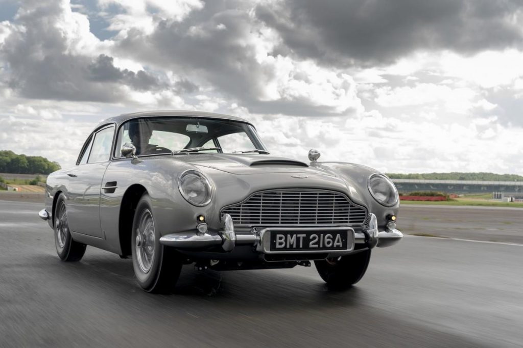 Aston Martin DB5 Goldfinger Continuation: l’auto con i gadget di James Bond!