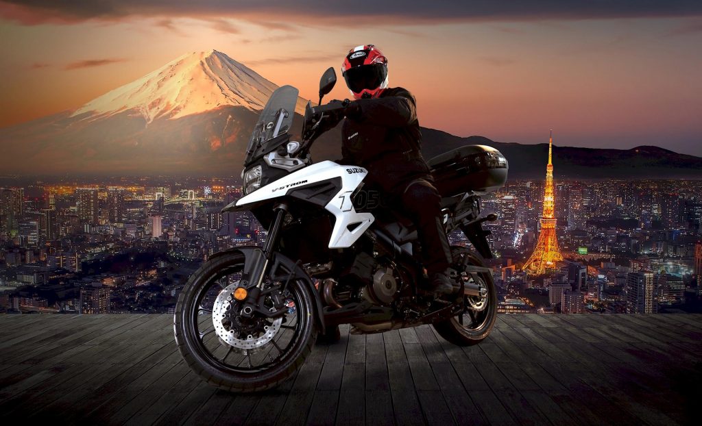 Suzuki V-STROM 1050 MACHI è completa di tutti gli accessori da viaggio