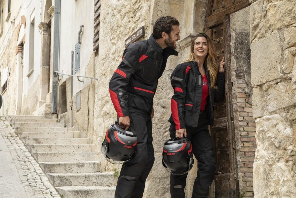 Ducati abbigliamento moto touring: il total look per gli amanti dei viaggi