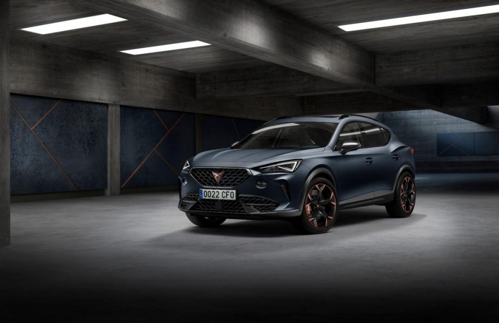 Cupra Formentor interni: dimensioni e design del suv coupé ibrido plug-in