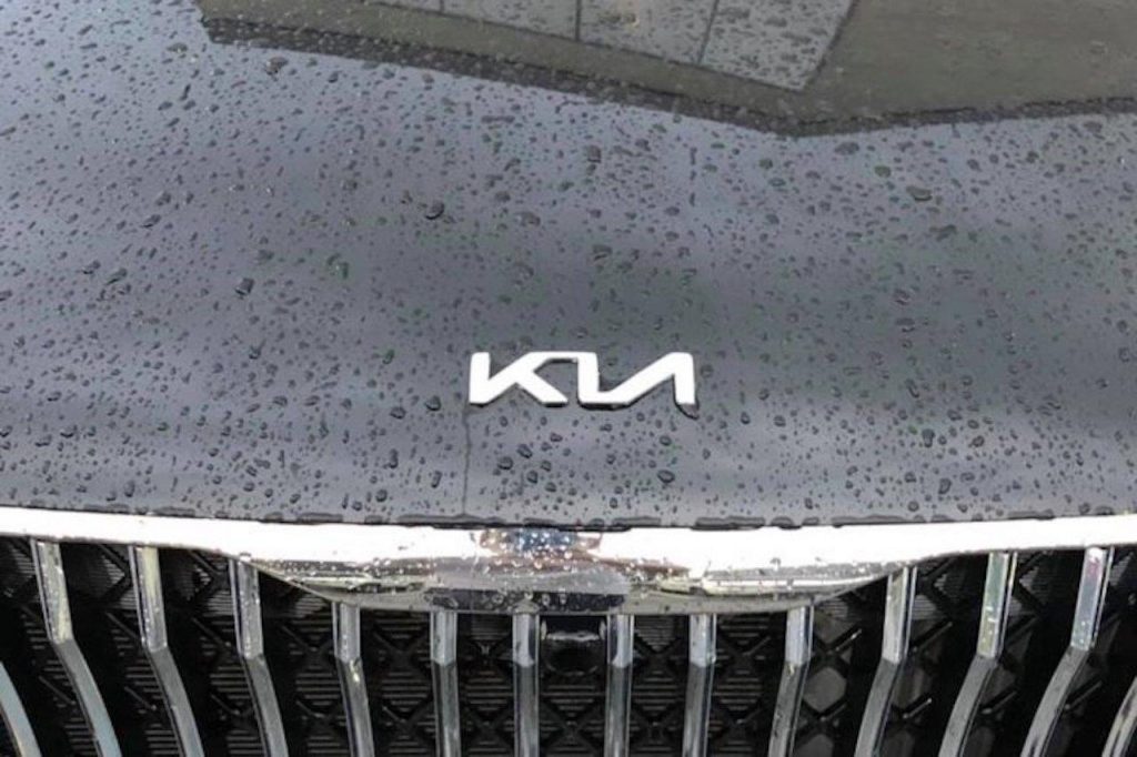 Il nuovo logo KIA è in arrivo e non è niente male