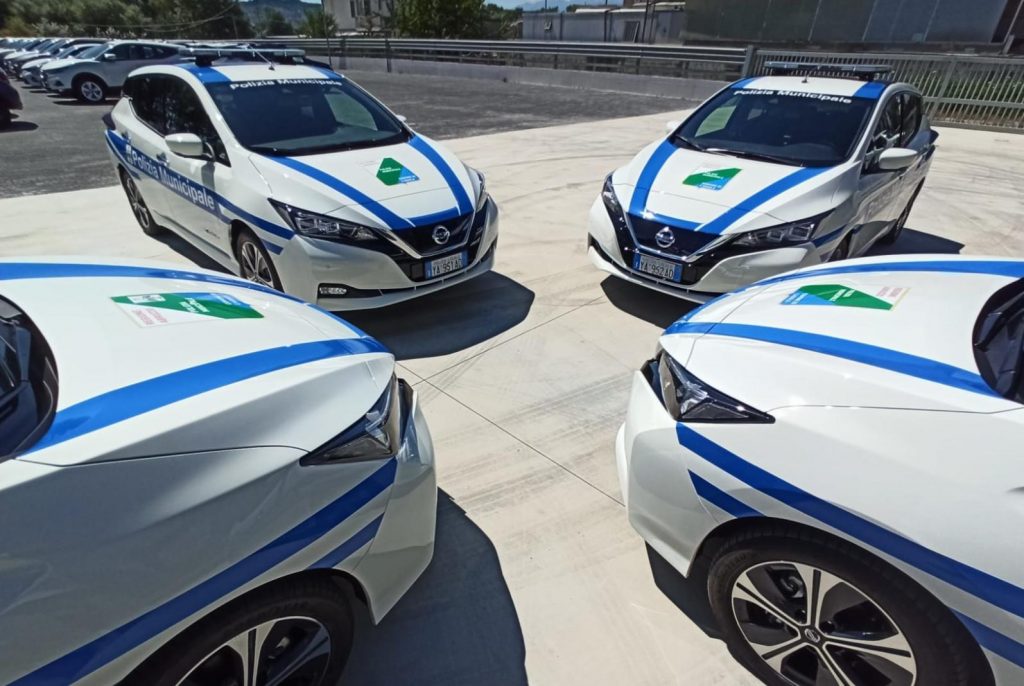 Nissan Leaf Polizia Aquila: 4 veicoli elettrici per la mobilità sostenibile