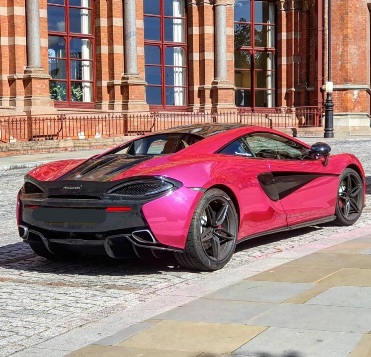 McLaren 570S rosa