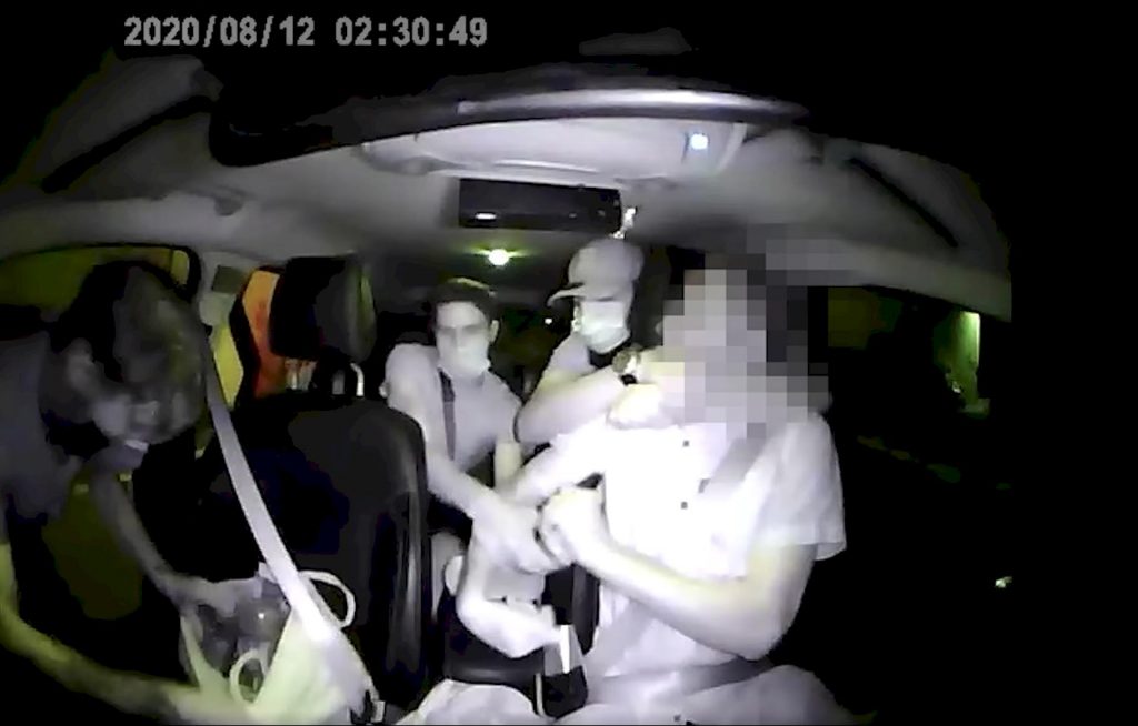 Presi due rapinatori del taxista milanese [Video]