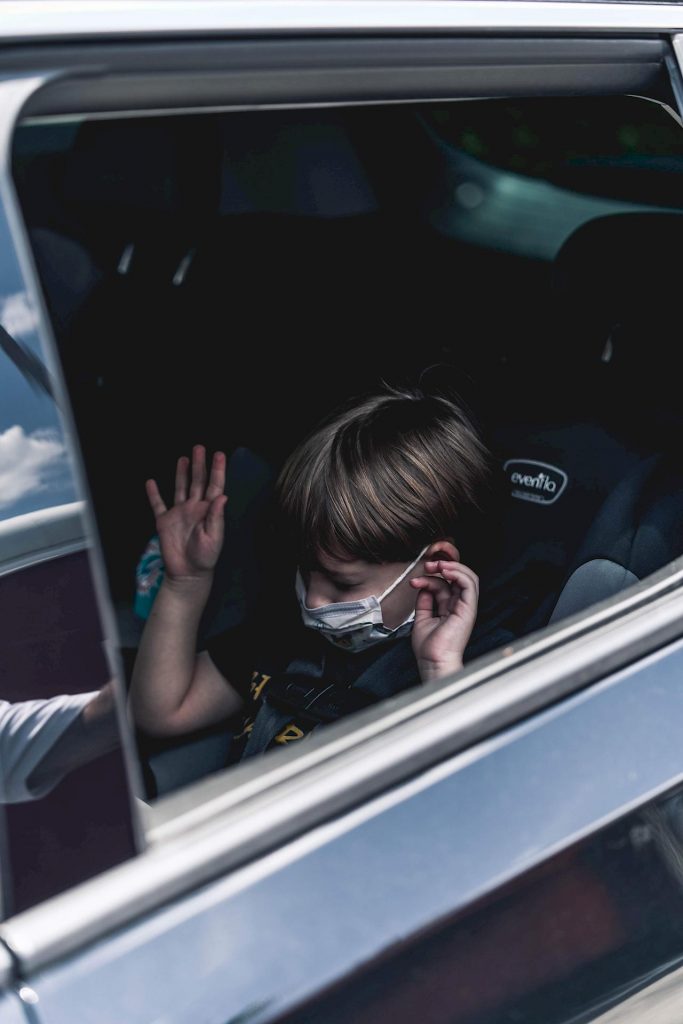 Attenzione all’obbligo della mascherina in auto: quello che c’è da sapere