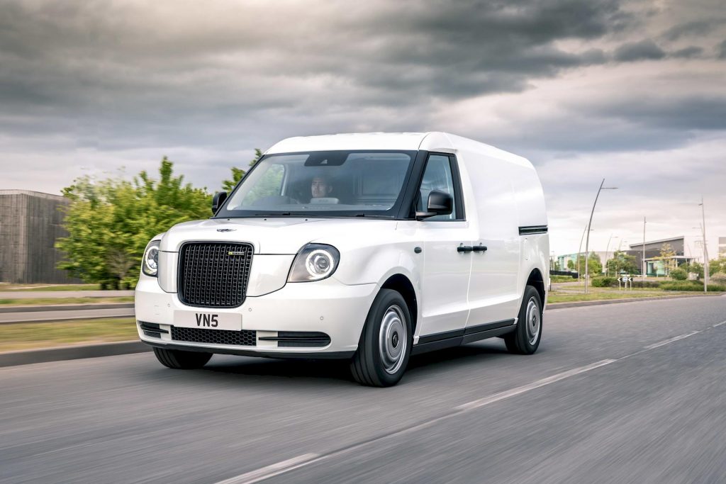 LEVC VN5: i taxi londinesi “cugini” di Volvo diventano minivan elettrici