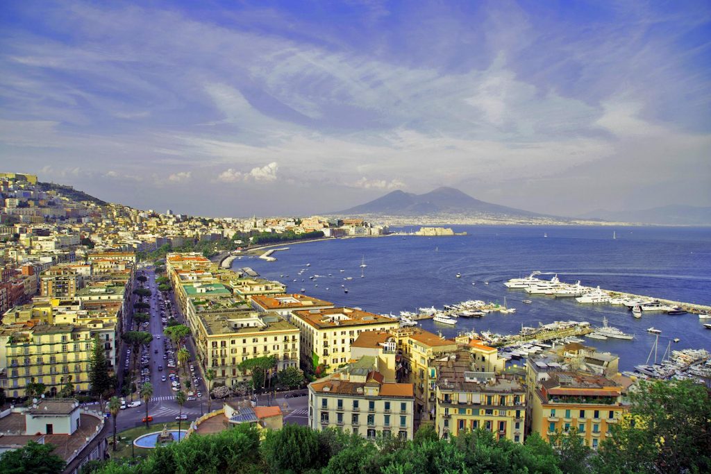 Uber Taxi arriva a Napoli con 50 taxi già attivi