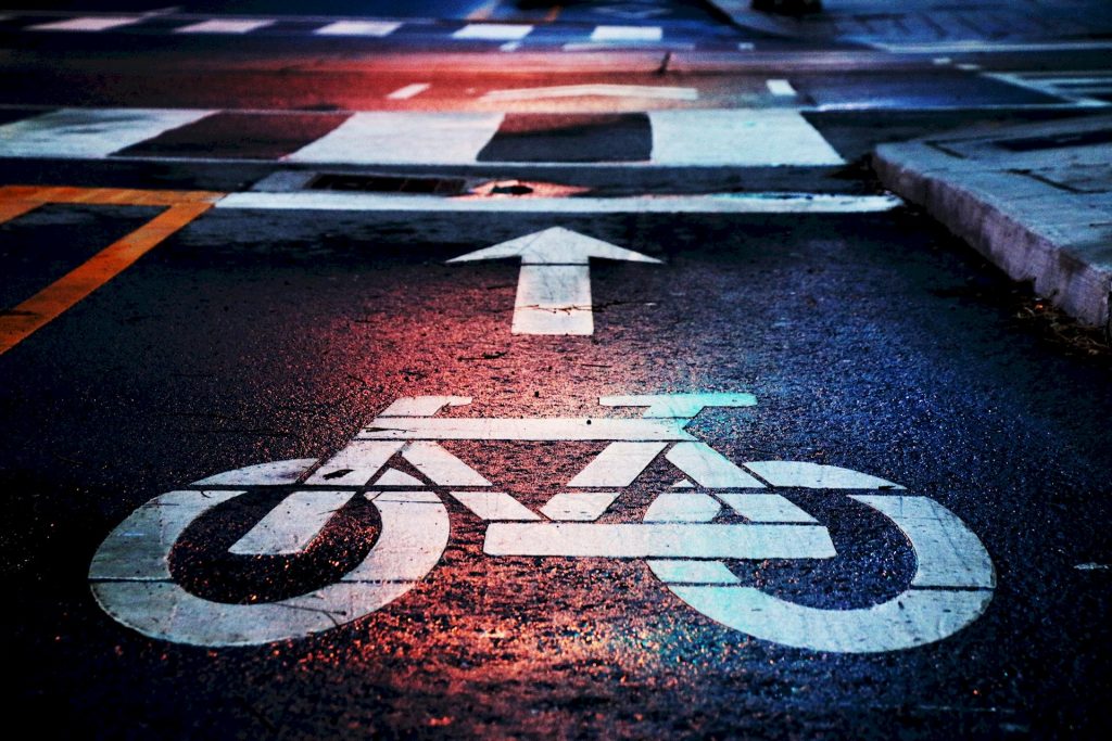 Bici in contromano, autovelox in città e multe: modifiche demenziali e pericolose