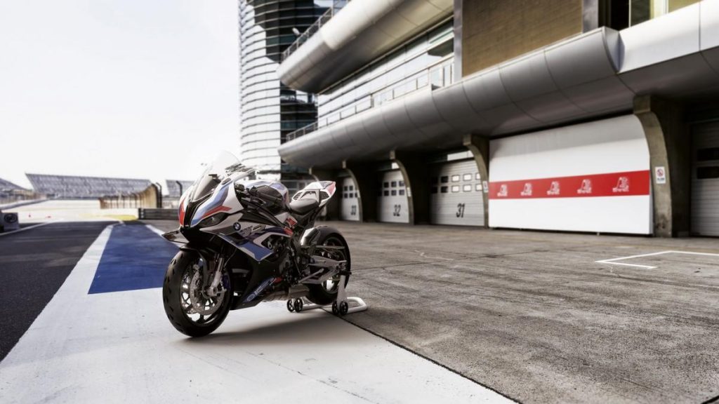 BMW M 1000 RR: pura tecnologia racing su strada