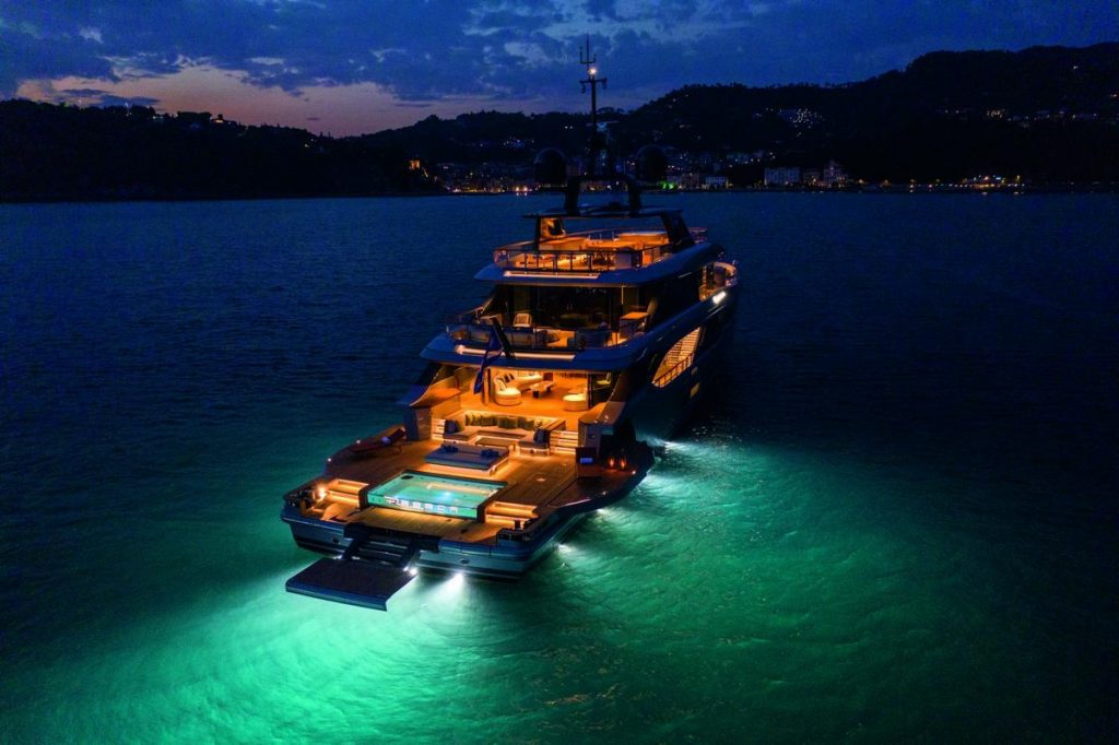 Benetti Yachts Oasis 40M: l’innovativa ammiraglia dall’anima glamour