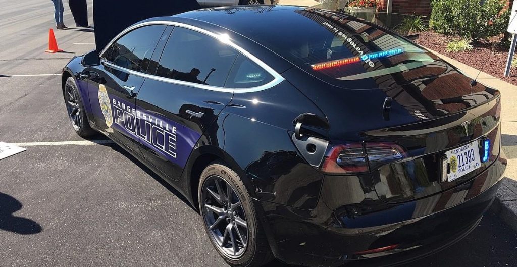 Tesla Model 3 è fonte di risparmi per la polizia americana. Com’è possibile?