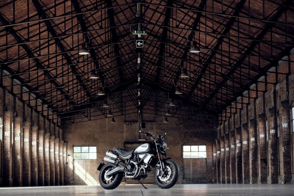 Ducati Scrambler 1100 Dark PRO: la nuova versione Dark Stealth