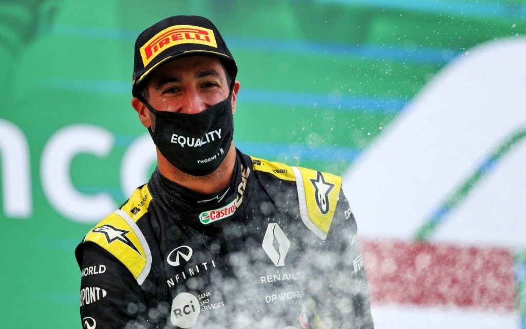 Il boss di Renault F1 perde la scommessa con Daniel Ricciardo: si farà un tatuaggio.