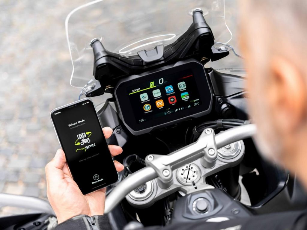 Bosch split screen moto: il nuovo Integrated Connectivity Cluster